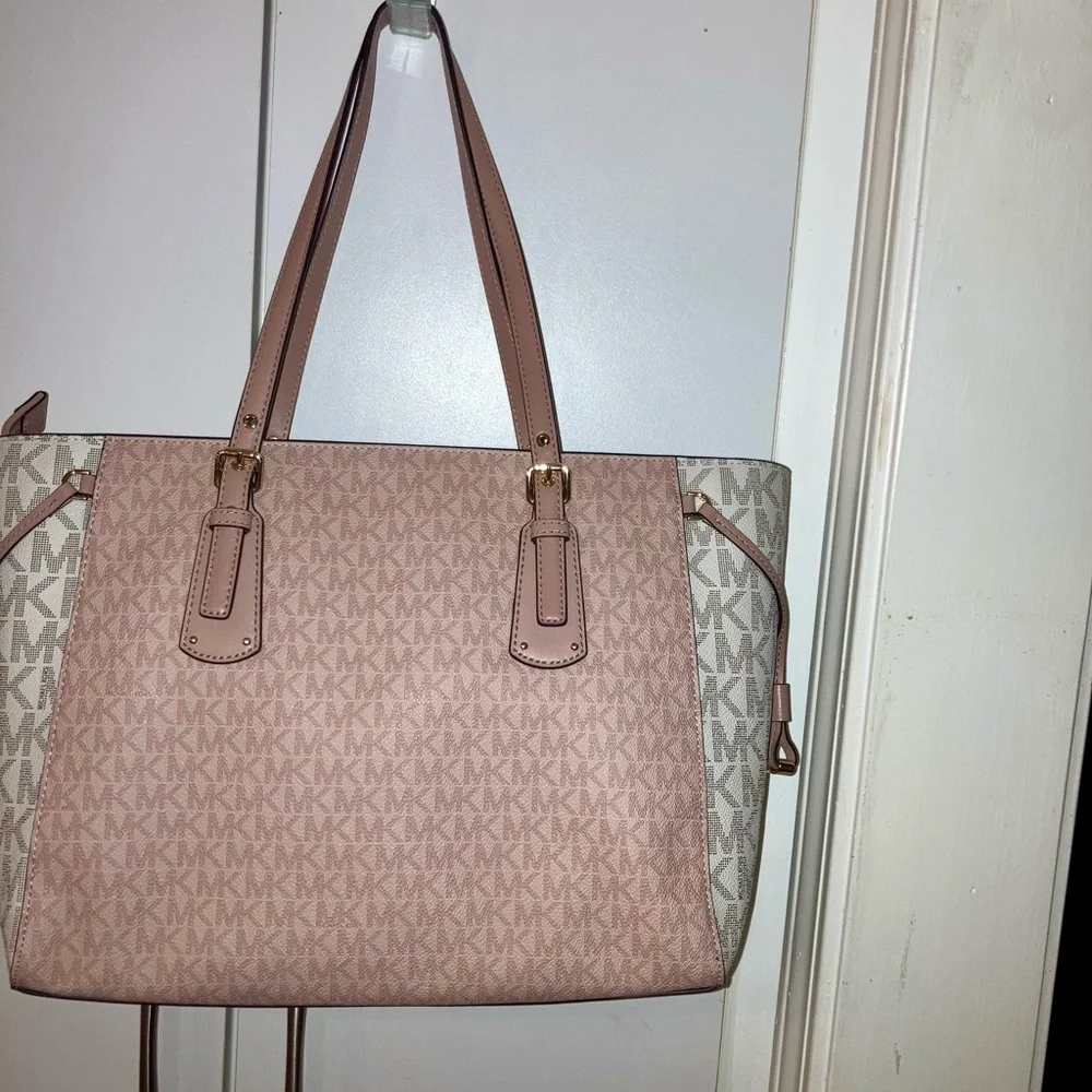 MICHAEL KORS Signature Voyager Tote Bag Pink & Cream  EUC